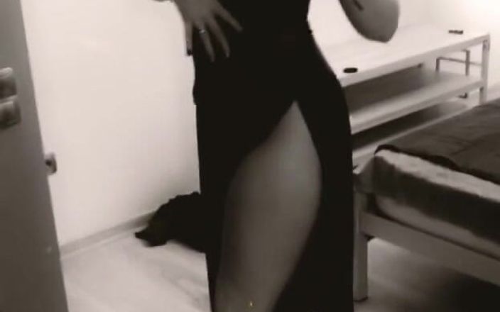 Goddess Misha Goldy: I Want to Tease Your Weak Peckers