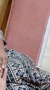 MILF Caliente Engañando a Su Marido Y Follando Con Vecino