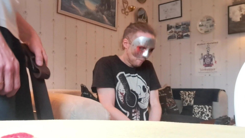 Oznob Oznofla: Amateurboy wird auf hände, Füße und arsch gepeitscht