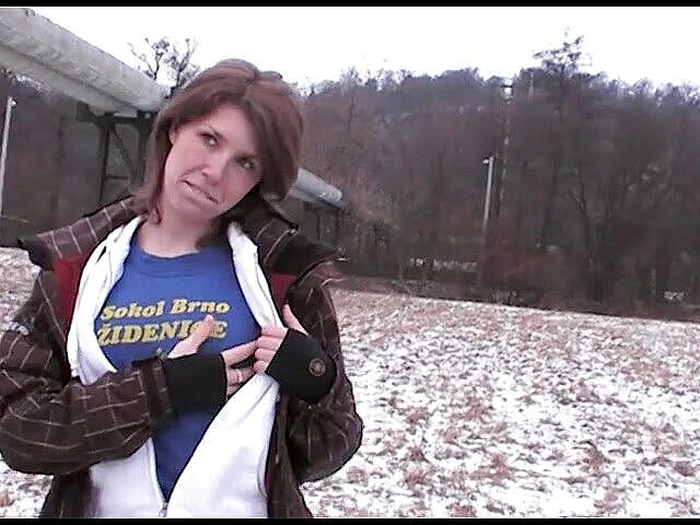 All Those Girlfriends: Fran montre son corps sur le froid de l'hiver