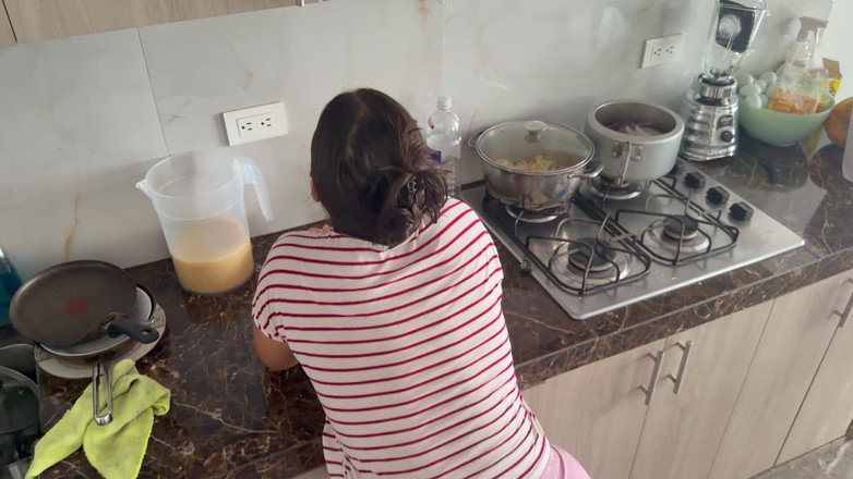 Pronoia Mey: Minha Madrasta Enorme Tem a Poção Secreta Para Deixar Minha...