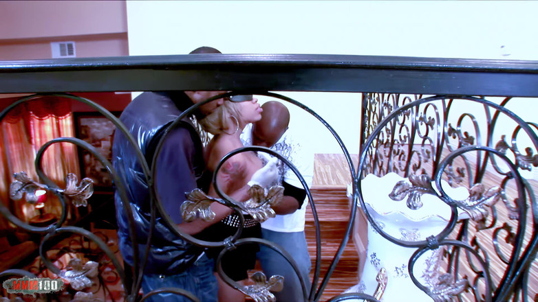 BBC and Interracial: Trzy duże czarne fiuty dla dwóch napalonej suki