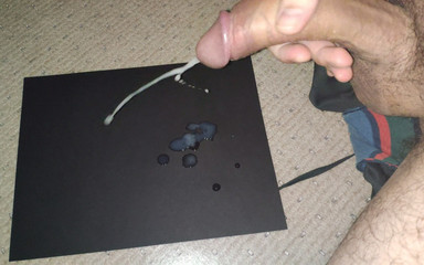 Curved One: Éjaculation pré-éjac sur une bite bien dure