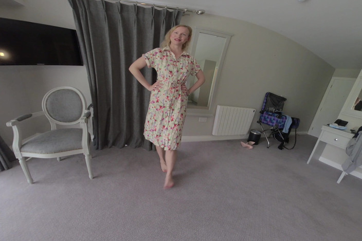 BlondeHexe VR: Německá blondýna přistihla pronajímatele při masturbaci