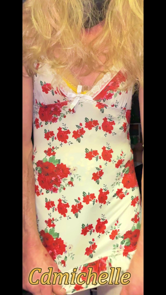 Sexy crossdresser wearing lingerie everything sexy: Cdmichelle V Bílých Šatech Se Žlutým Onepiece Bodysute