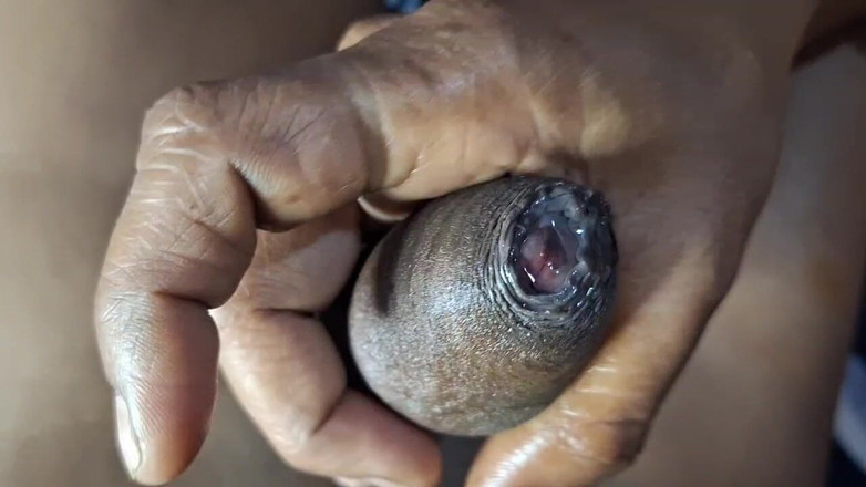 Wifeee: मेरे गांव की प्यारी आंटी स्तनों के साथ लाल लंड के साथ अपने स्तनों की मालिश करना चाहती है