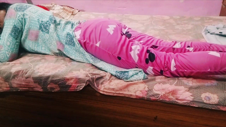 Hotannudown: Indická Desi Bhabhi Xxpriya Jezdí a twerkuje na manželově těsném...