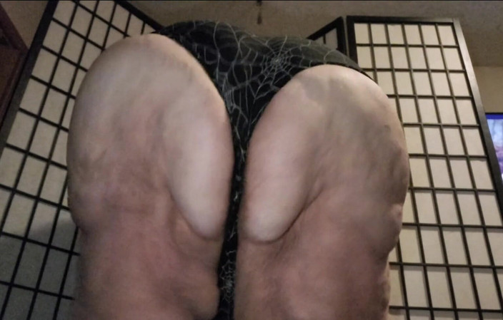 Kitty Delgato: Špinavé páchnoucí 3 dny opotřebované kalhotky wedgi vytáčily můj tlustý zadek...