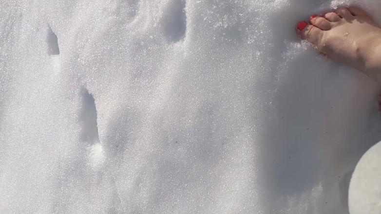 FoxyAndZaz: I Walk Barefoot in the Snow, the Snow Crunches Under...