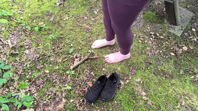 Bouncy Tits Action: Pussy Slapping on Picnic Table
