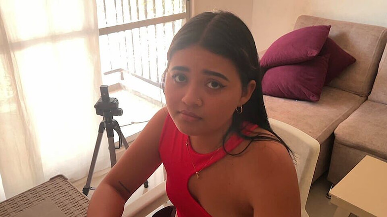 Yohamedi: La sorellastra non vuole fare la sua dieta e mangia...