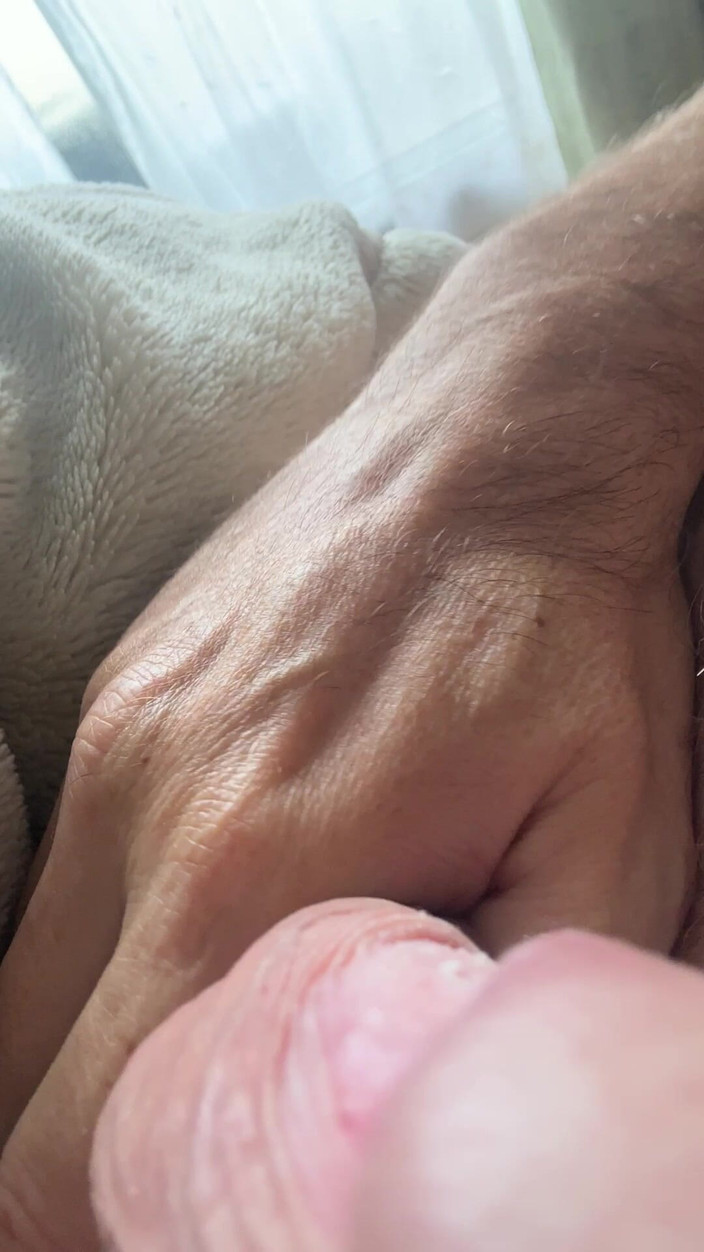 AtomicJerk: Sabahları elle muamele ve boşalma