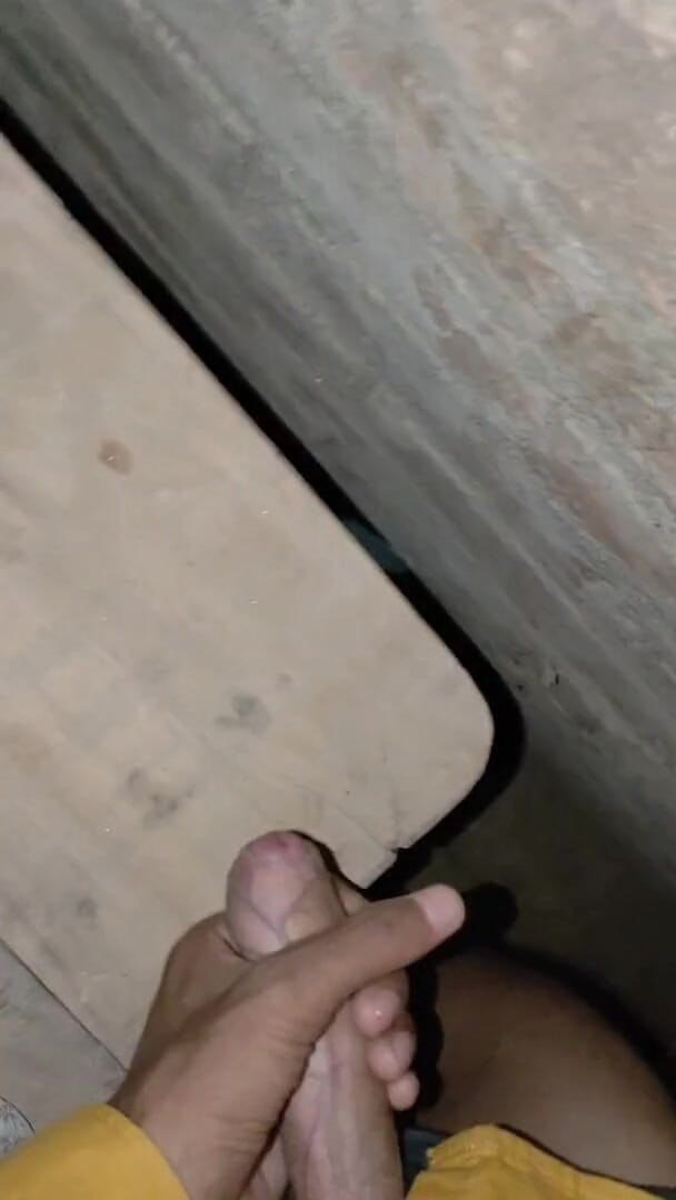 Desimast7: Wielki kutas orgazm na łóżku