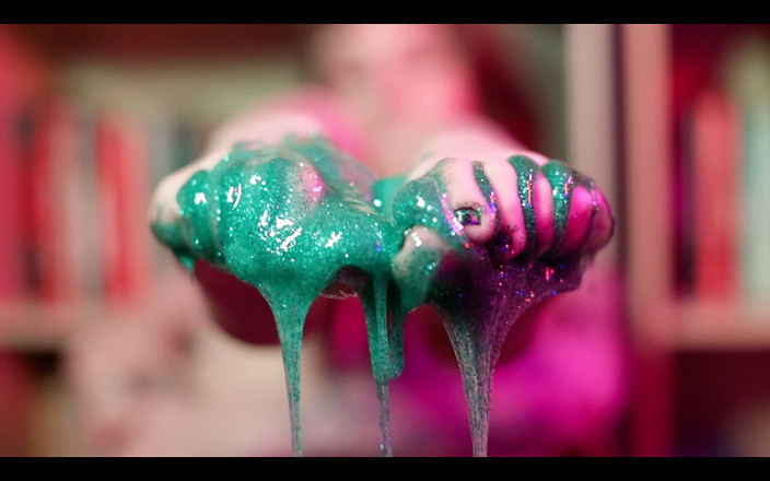 Bia Roman: Kleverig voeten orgasme