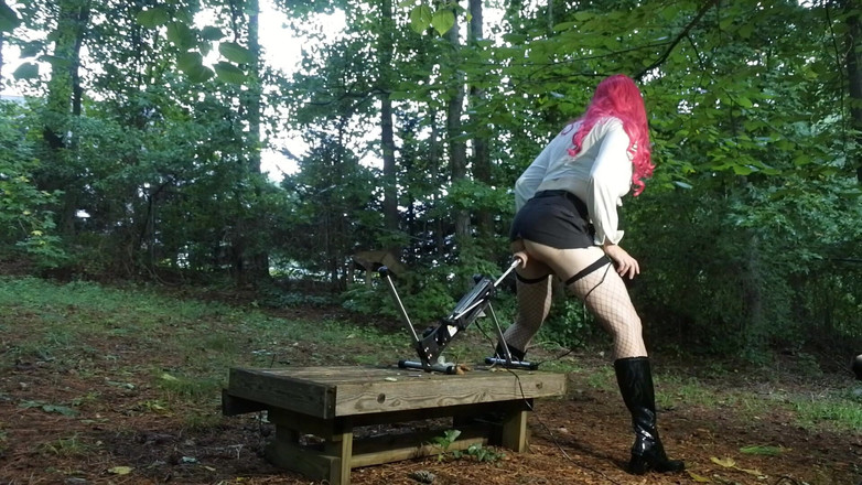 Jon Screcrow: Pieprzona maszyna grabieży crossdresser tyłek