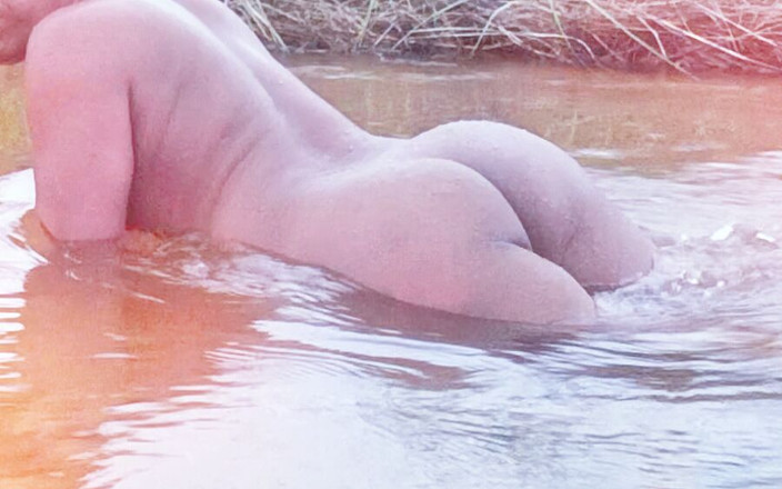 E. G Hot Fillings: Selfie-hintern-show