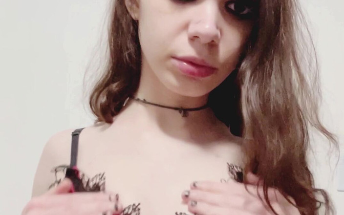 Dolls Cult: Miga moje duże blade cycki