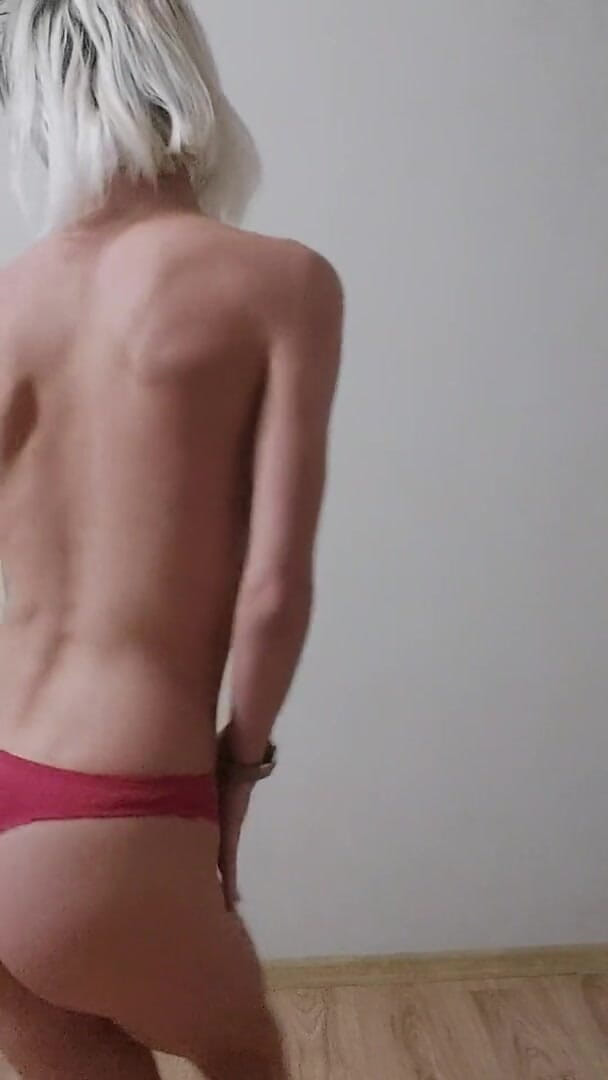 Wet Dripping Pussy: Sexy petite ragazza - danza del sesso arrapata, spogliarello. Culo perfetto,...