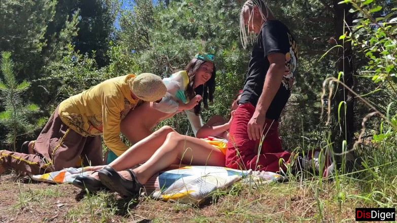 Dis Diger: Cute Princesses Jasmine and Snow White Get Fucked by Rough...