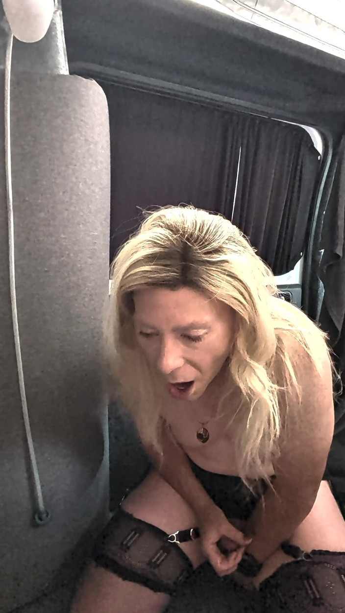 NikkiGee: Riding a Dildo on Holiday