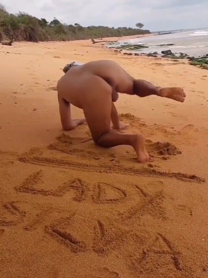 Ladysilvas: Ladysilva समुद्र तट पर हॉट गांड