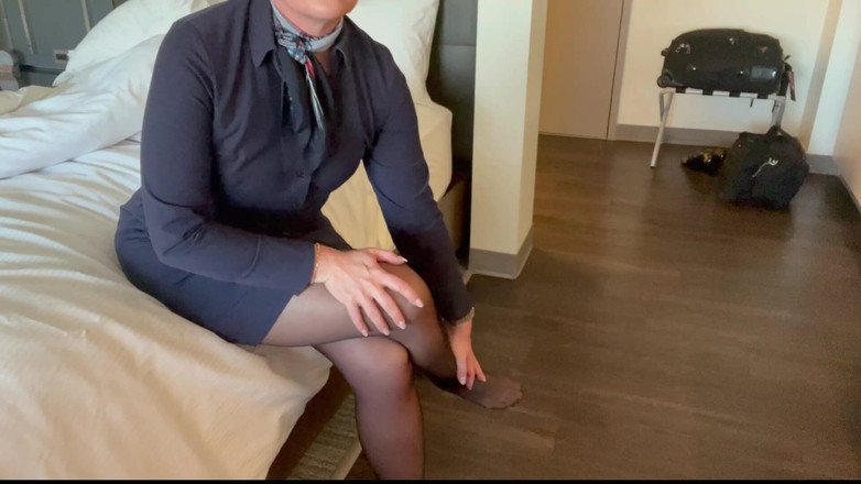 Flight Attendant Fiona: Fa Fiona准备在今晚晚些时候飞行和乐趣