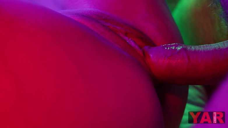 YARzabello: Lahodný sex a kouření od dospělé holky, která podává velký...