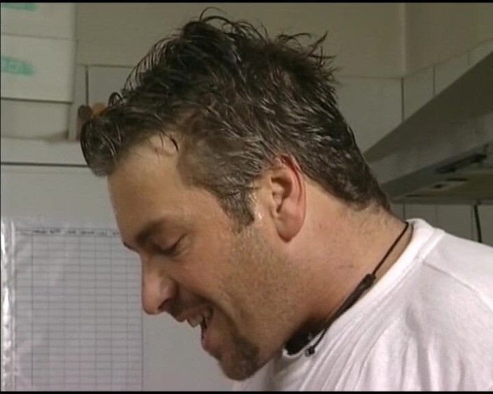 Porno kino: Impresionante nena rubia de Alemania mostrando sus habilidades para chupar...