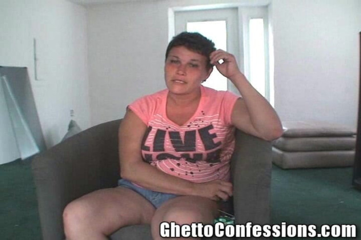 Ghetto Confessions: 巨大なおっぱいレズボの髪の通りの売春婦は私のペニスにアウトタ!