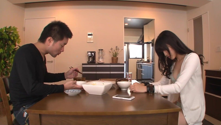 Eagle-Special: Une femme au foyer enfermée à l’intérieur juste après le départ...