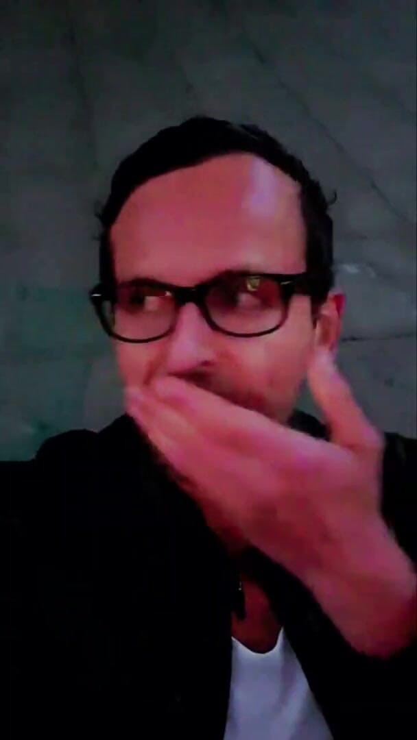 Slutboyben: Slutboyben Cam4 плевок перед Томом