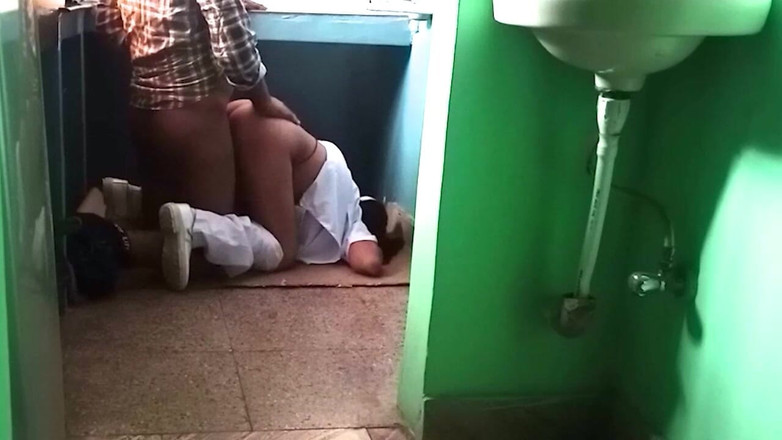 Parizadi: Coppia universitaria indiana sesso in cucina