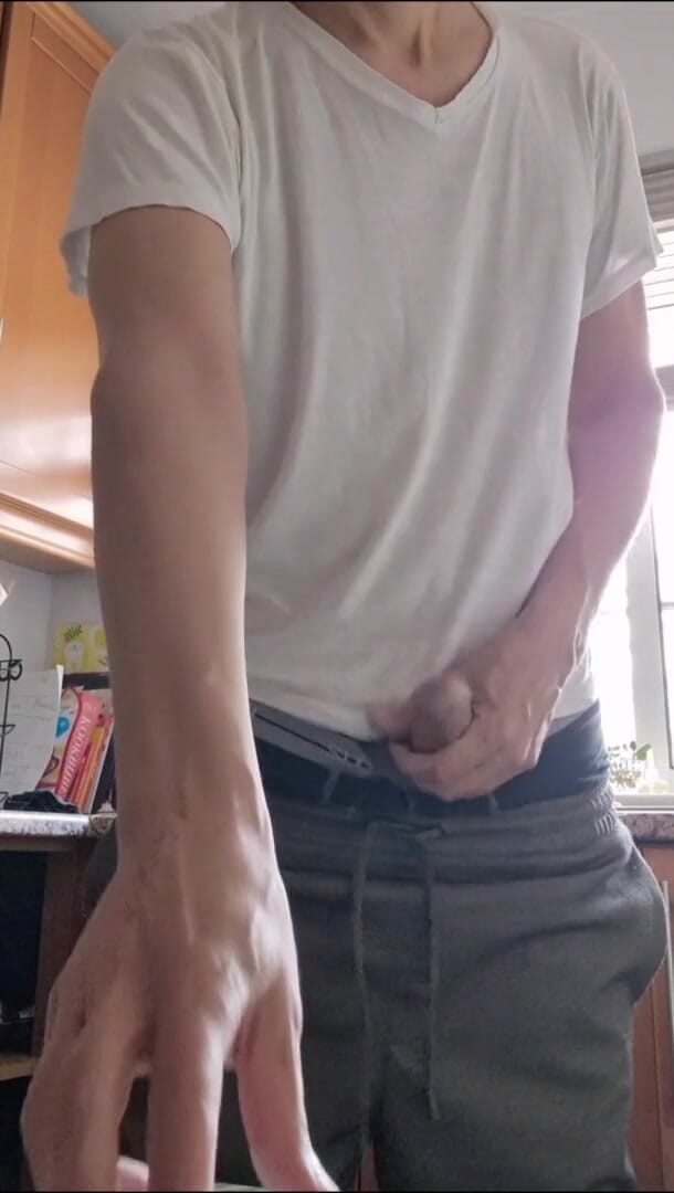 Rafael Torreano: Sega in cucina e mangia il mio sperma