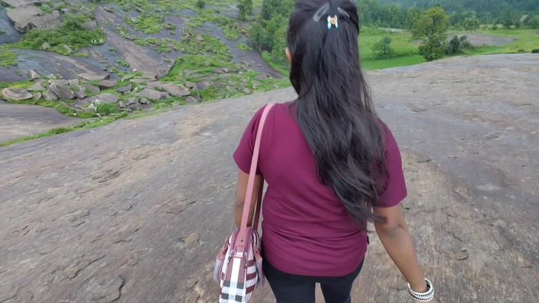 Premi pooja: Szwagier przyszedł odwiedzić swoją szwagierkę