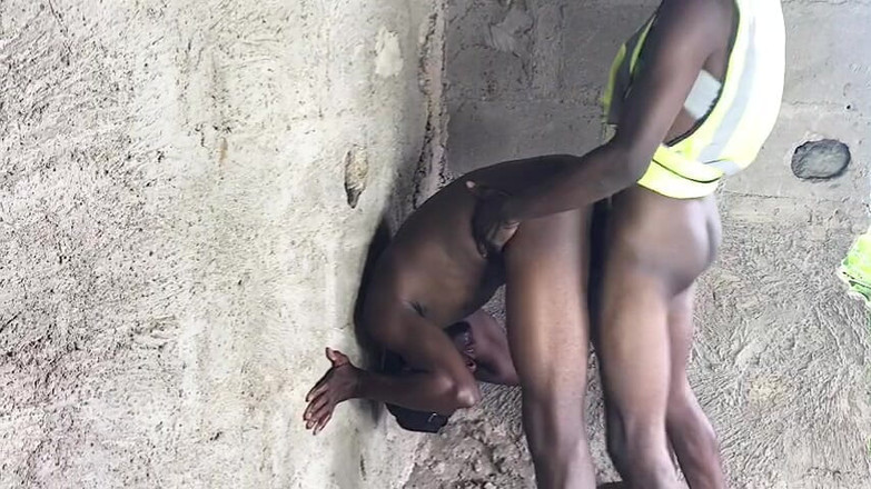 Sexydaddy: 12インチのペニスがボトムの肛門に滑り込み、彼は何事もなかったかのようにペニス全体を楽しそうに受け入れる