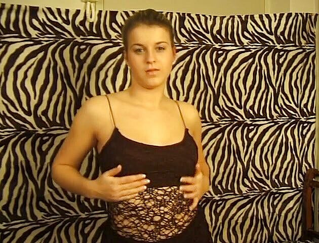 Flash Model Amateurs: 黑发少女正在玩弄她的阴户