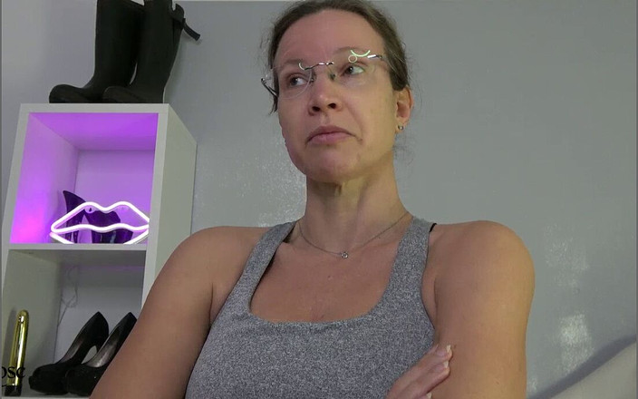 Annika Rose: あなたは私のコック売春婦です