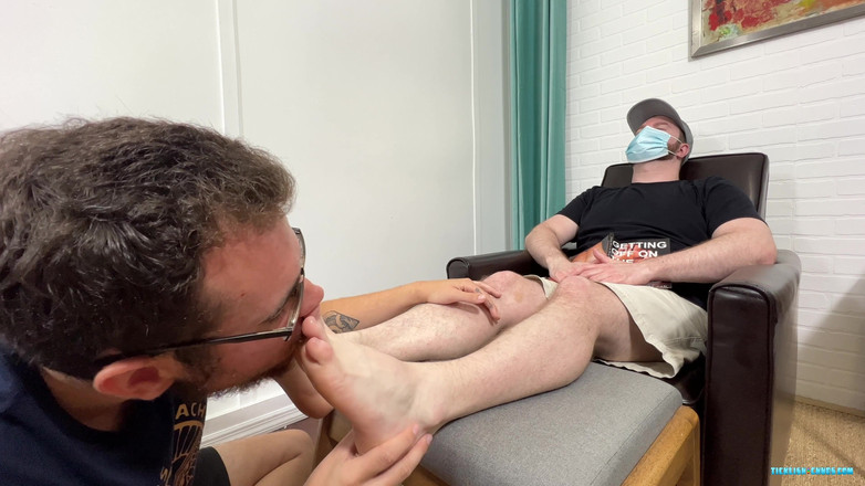 Ticklish Chubs: 의사발을 숭배하는 Cdubs!