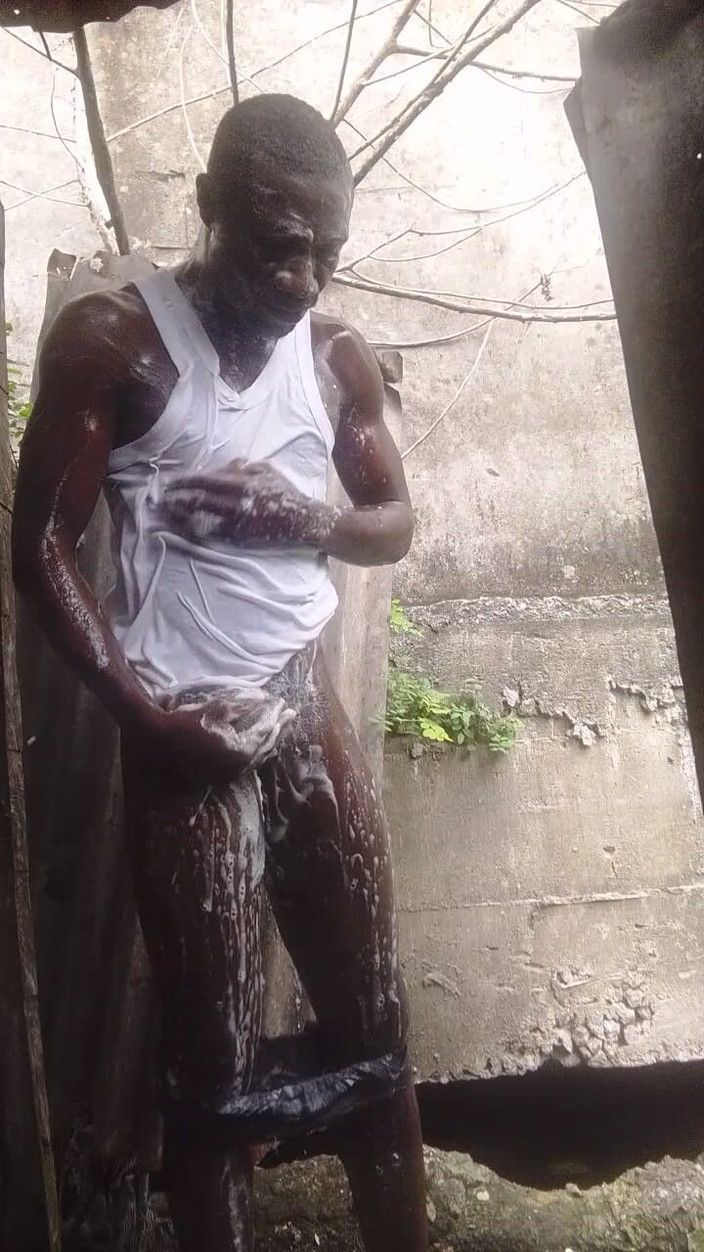 solomonnaija: मेरे लंड को छूना