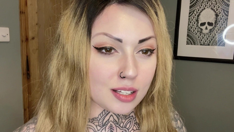 Miss Valentina: Hãy là nô lệ gia đình của tôi