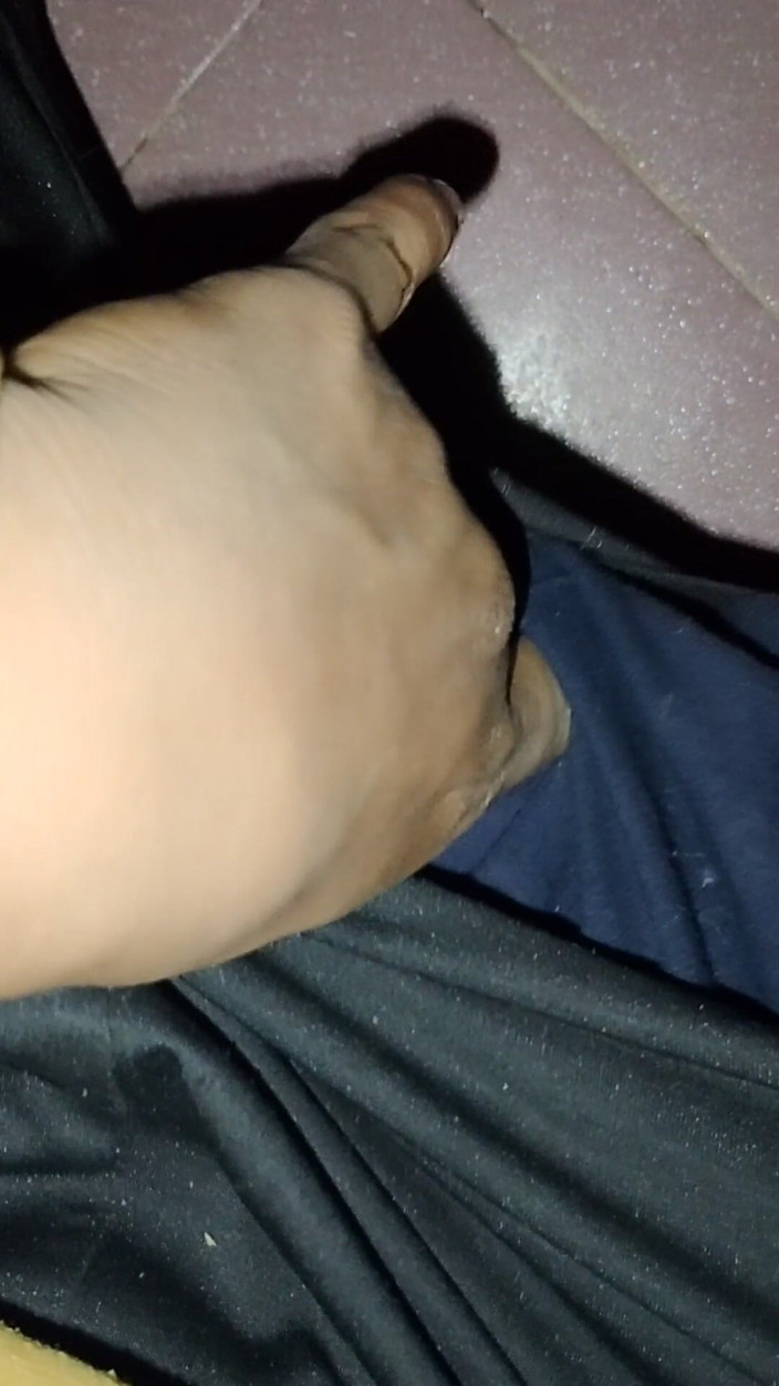 Black d indian: Masturbación con la mano, masturbación y corrida a altas horas...