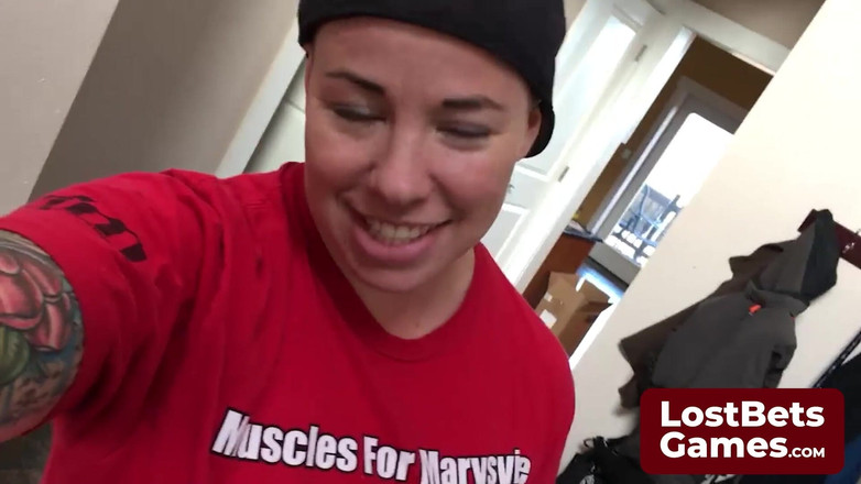 Lost Bets Games: Sie stand an ihrem geburtstag nervös vor dem tattoosalon