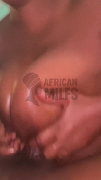 Grandi Tette MILF Mi Fa Un Bel Servizino Con Le Tette