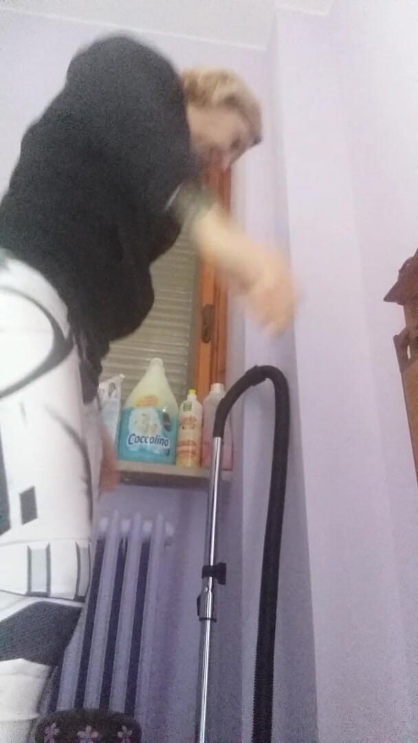 savannahamatoriale: Je to tak sexy Vacuumin!