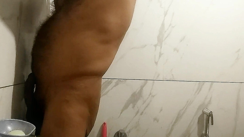 Meplayvid: Zpomalená masturbace v koupelně