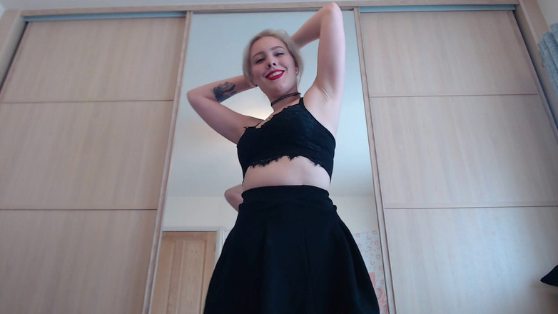 Ripley sweet studio: Uriașa stă pe ea cu corpul ei