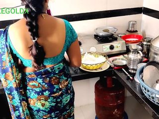 Couple gold xx: Kitchen Sex: Step Mom Is Sitting to Eat Food Till...