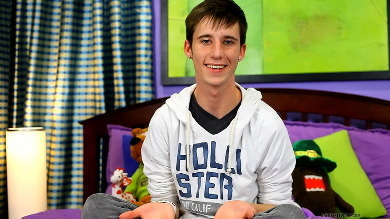 Lollipop Twinks: Một cuộc phỏng vấn "cắn" với Adrian