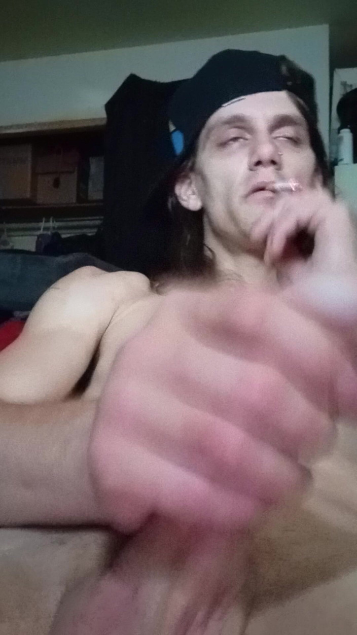 Smoke fetish: Roker sperma plaagt grote pik