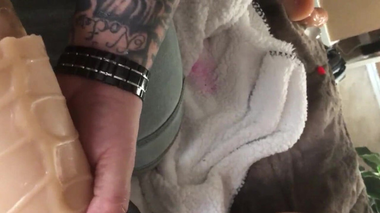 MzKiTTy91: Pawg’s pussy stretched by massive double cock sleeve